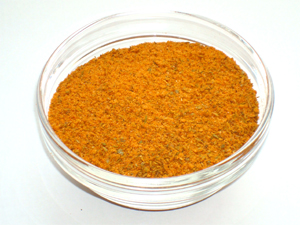 Насыщенно-пряная смесь специй оранжевого цвета для жареного мяса и гриля. 