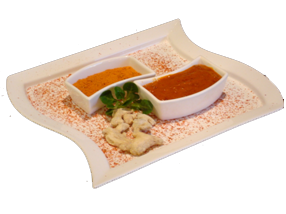 Маринад темно-золотого цвета с мелкими кусочками паприки, обладающий насыщенным ароматом имбиря и меда